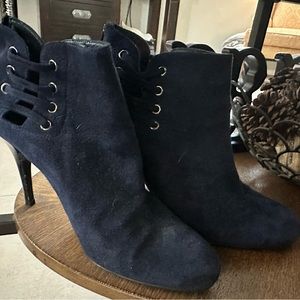 Stuart Weitzman navy blue suede heeled booties size 8